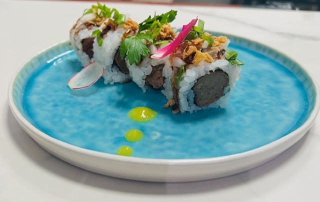 77. Crispy Frikandel Uramaki (8 ST.)